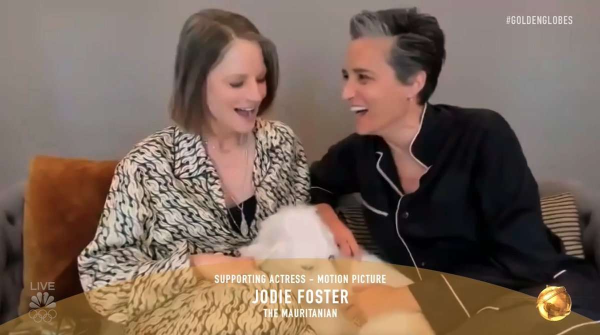 ジョディ・フォスター、ゴールデン・グローブ賞で奥さんとキス！8年前に同じ授賞式でカミングアウト