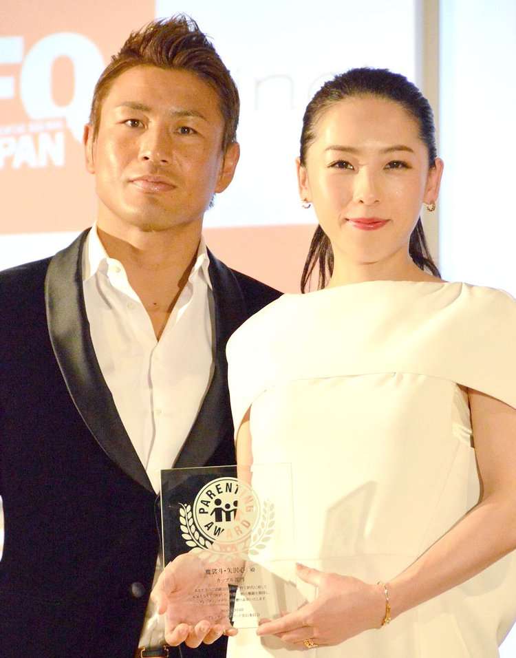 矢沢心、夫・魔裟斗から40本の青い薔薇　出会って21年目・結婚15年目「いつもありがとう」 | ORICON NEWS