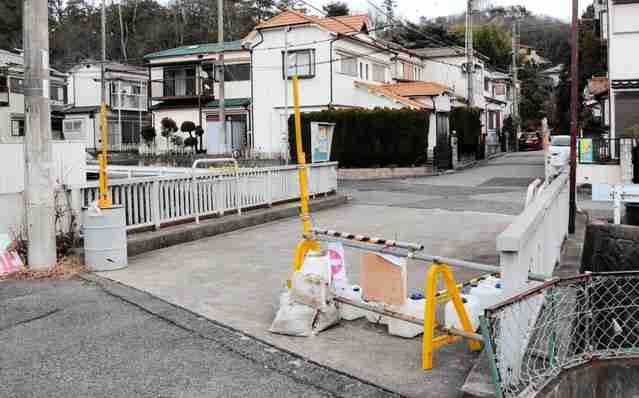 唯一の出入り口なのに…住宅地の橋が突然封鎖　実は私有物「買い取るか、通行料を」｜総合｜神戸新聞NEXT