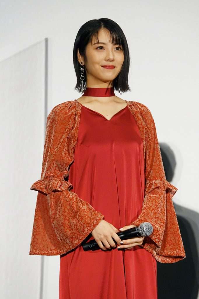 女優の舞台挨拶衣装を貼るトピPart4