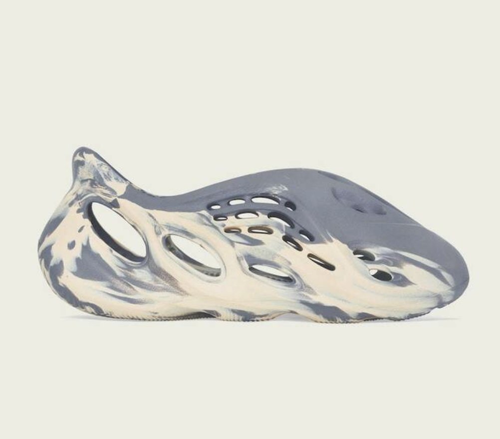 閉店後のアディダスに人が殺到　激レア商品を求め…