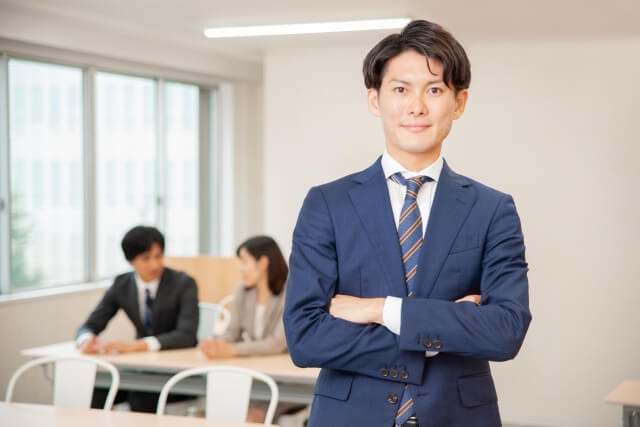 川崎重工、損保ジャパン、三菱ケミカル……大手企業で”年功序列”からの脱却を図る動き | キャリコネニュース