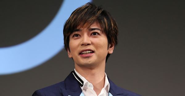 松本潤がヒゲ姿に！周囲を驚かせた“なりきり家康”自宅修行 | 女性自身