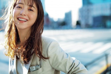 佐々木希、リニューアル『Domani』新ミューズに 