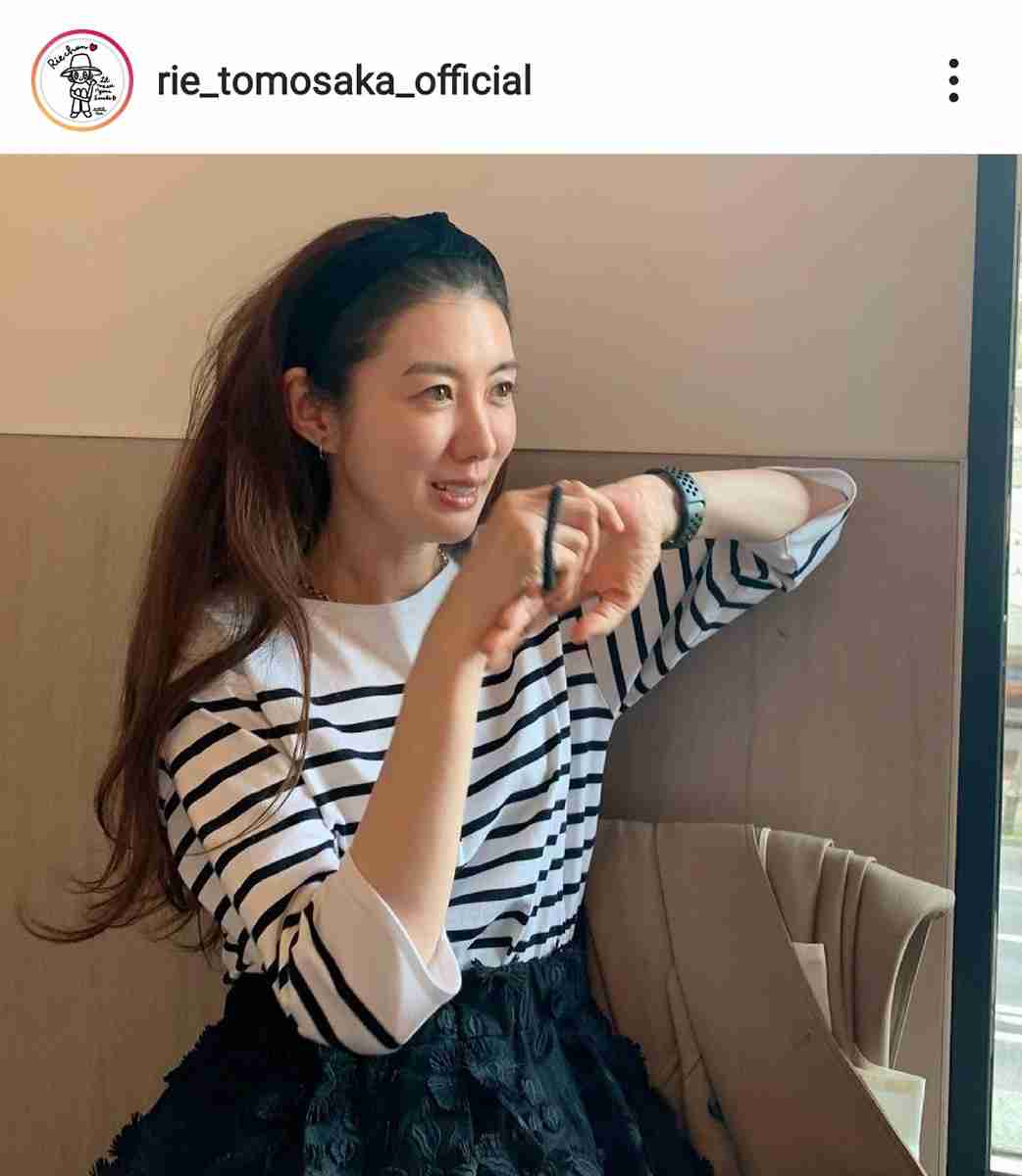 ともさかりえ、超ロングヘアのカチューシャ姿を公開　16歳長男との日常明かし反響