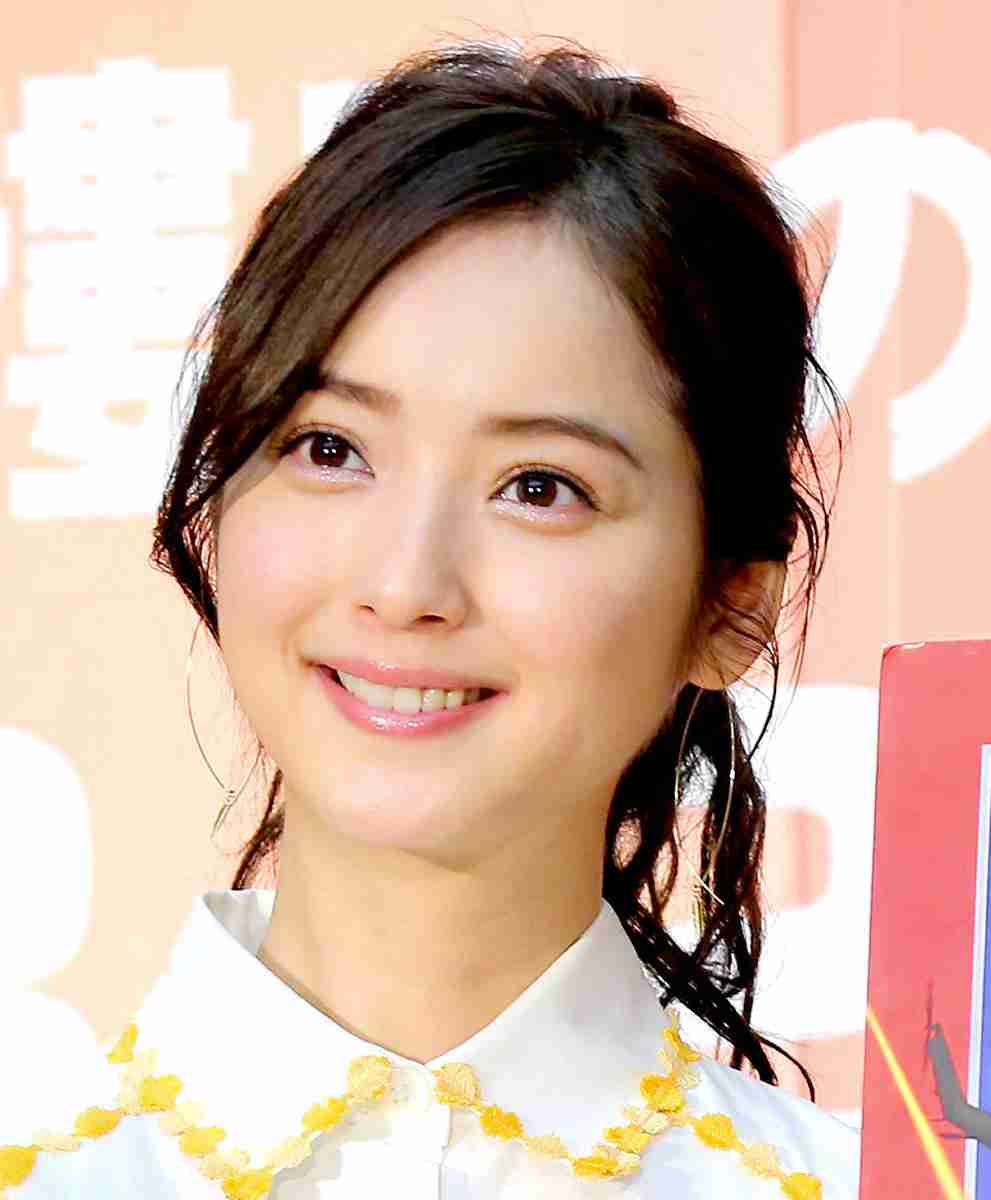 佐々木希、トリーバーチの服＆洗練ヘアメイク姿を公開「女神ですか」「目の保養」