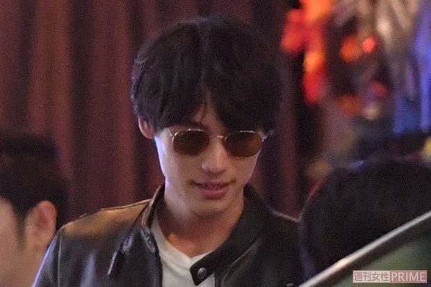 福士蒼汰、“好青年” イメージからの脱却狙い、夜グラサンでワル目立ち