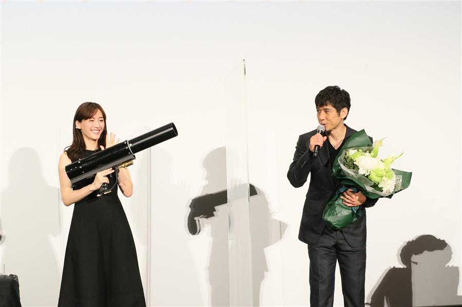 綾瀬はるか　西島秀俊の５０歳の誕生日をバズーカ砲で祝福  - 芸能社会 - SANSPO.COM（サンスポ）