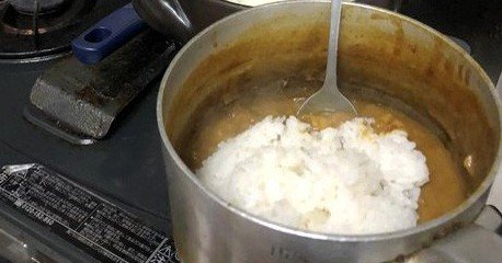 “一人暮らしは自分が法律” 超合理的なカレーの食べ方を披露した自炊写真に反響、「食は楽しくて美味しければなんでもいい」 | ORICON NEWS