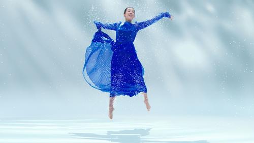 浅田真央さん「炭酸の泡」イメージのダンス披露