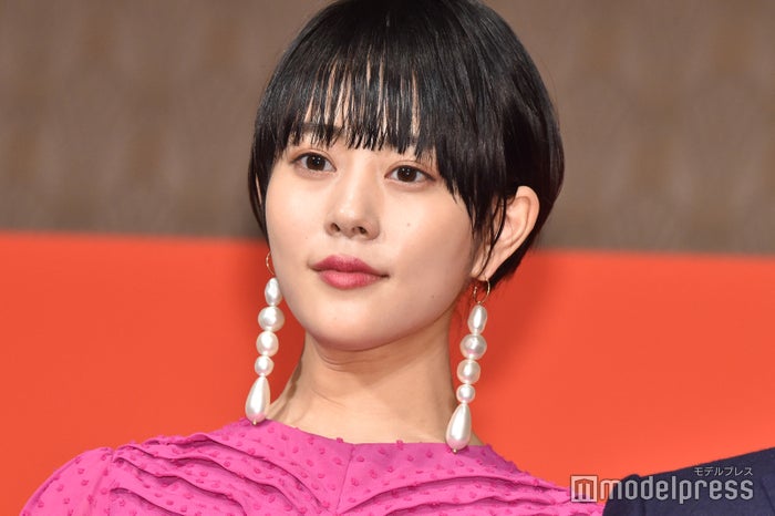 高畑充希、“美文字”直筆で主演ミュージカル初日に意気込み「字が上手い」と反響 - モデルプレス