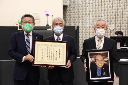 志村けんさんの一周忌、最愛母と“合同法要”も10億円遺産が「相続放置」されていた