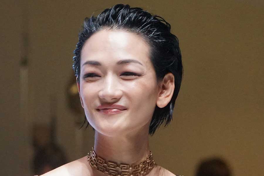 冨永愛、15歳・長男のイケメンショットを公開「目がそっくり」「すでにオーラがある」 | ENCOUNT - (2)