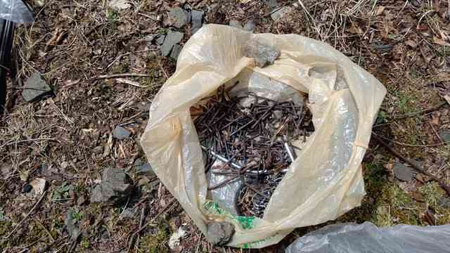「もうヤメましょうよ…」ソロキャンプブームの陰で「焚き逃げ」横行、釘も放置　片付け続ける愛好家らの思い