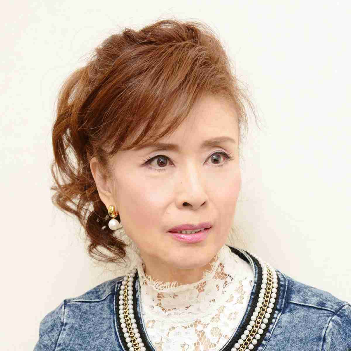 小柳ルミ子、美容室のシャンプー台で腹筋「何時でも、何処でも、筋トレ」