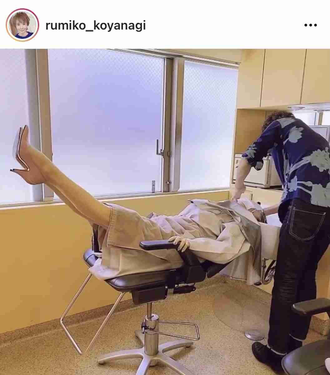 小柳ルミ子、美容室のシャンプー台で腹筋「何時でも、何処でも、筋トレ」