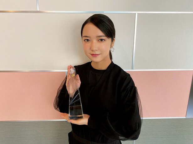 主演女優賞は「恋つづ」上白石萌音 本人も続編熱望『七瀬と天堂先生のその後も見てみたい』【ドラマアカデミー賞】 （1/3） | 芸能ニュースならザテレビジョン