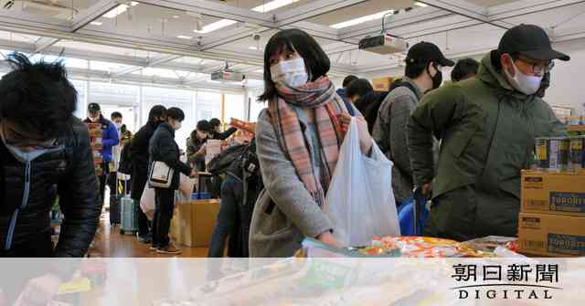 筑波大が食料支援、20トン配布　学生3千人が行列 [新型コロナウイルス]：朝日新聞デジタル