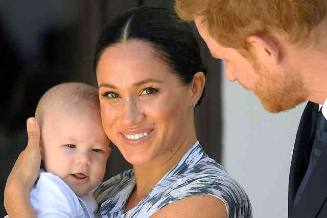 メーガン妃「英王室、長男の肌の色の濃さを懸念」明かす