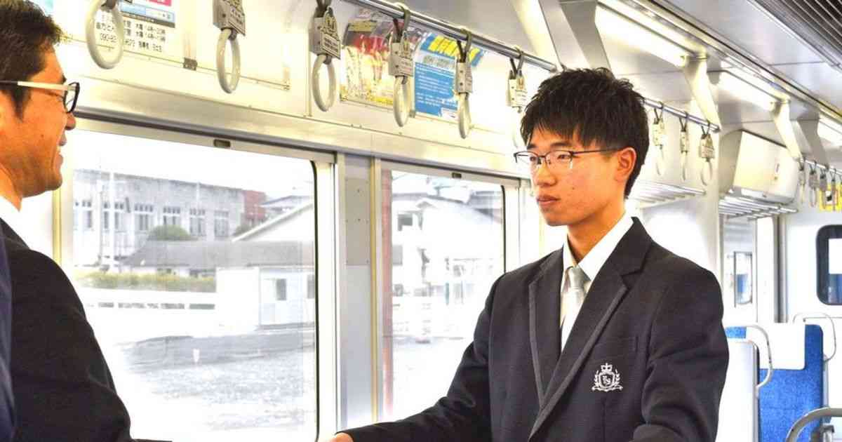乗客の嘔吐物シャツ脱ぎ拭く　男子高生「当然のこと」　鉄道が感謝状｜【西日本新聞ニュース】