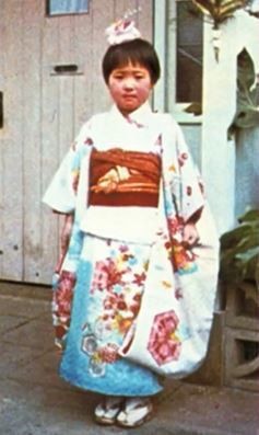 幼少期の写真でどの芸能人か当てるトピ