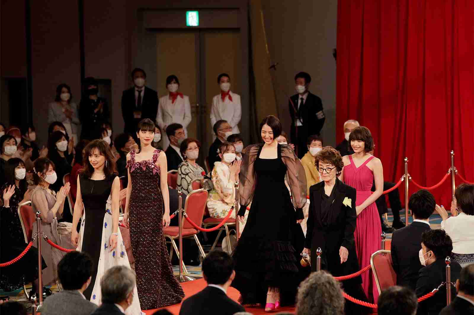ハイブランドのファッションが似合う芸能人の画像を貼るトピ