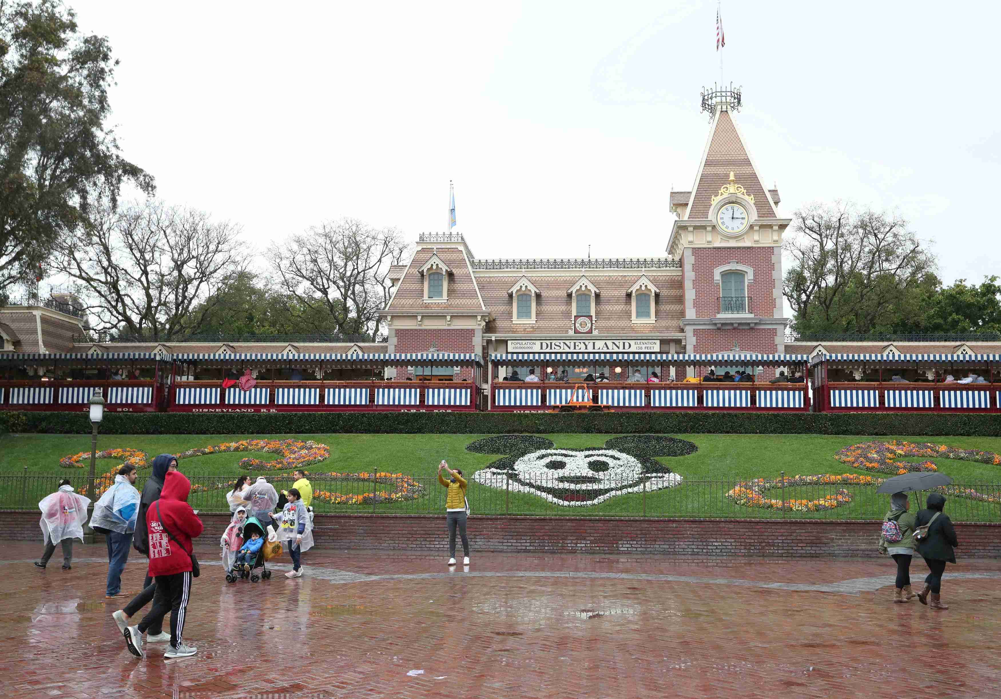 米ディズニー、加州テーマパーク4月末再開へ 入場制限付きで