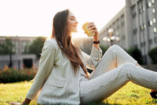 【結婚だけが幸せじゃない！】「独身でも幸せそうな女性」の特徴 - モデルプレス