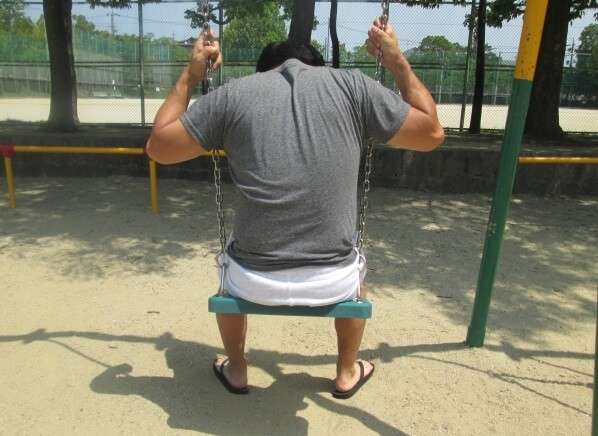 「低スペックで辛い。社会人になっても運動神経ないとモテない」といじける男性に「小学生じゃないんだから」の声 | キャリコネニュース