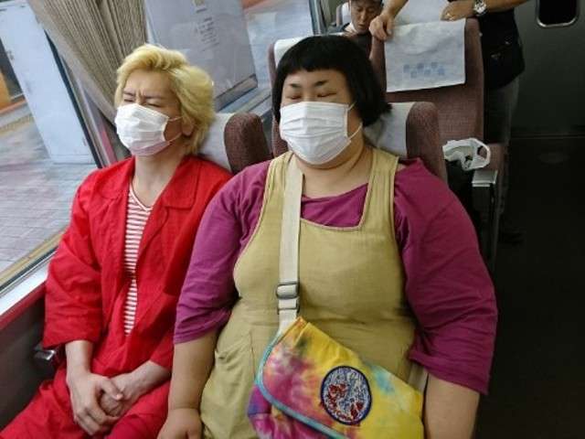 カズレーザー、ムックと初対面で漫才 相方と「サイズ感がぴったり」「違和感がない」
