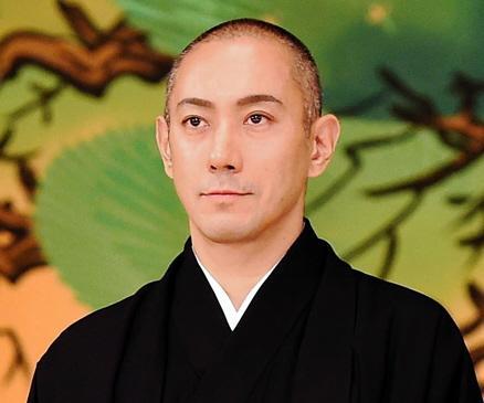 海老蔵、観客に涙の感謝…コロナ禍で歌舞伎界初の100%客入れ…大入り