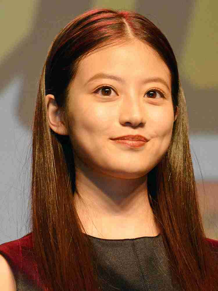 今田美桜「おっきすぎるイチゴ食べました」写真に反響「顔の大きさと変わらない」「幸せそう」
