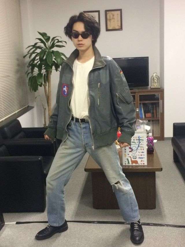 白Tシャツ＋デニム【画像】