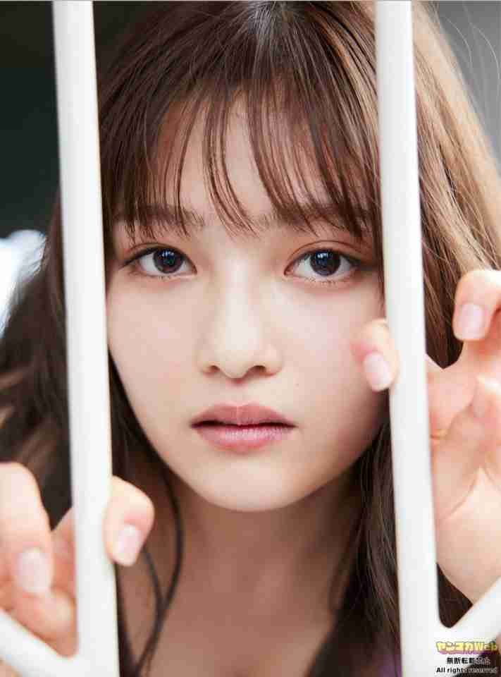 “イメチェン美女”井上咲楽、話題沸騰グラビアのアザーカット公開