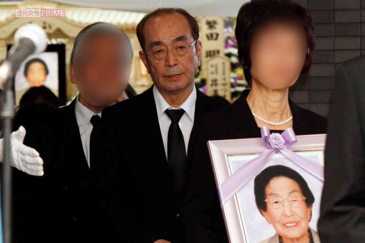 志村けんさんの一周忌、最愛母と“合同法要”も10億円遺産が「相続放置」されていた | 週刊女性PRIME