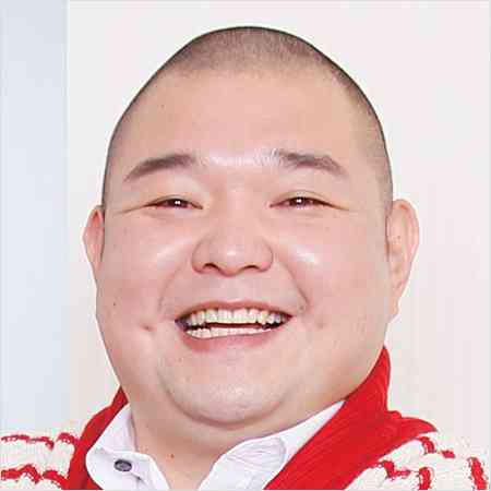内山信二の妻、夫の“奇跡の体型”を公開「服着て食べてくれ」