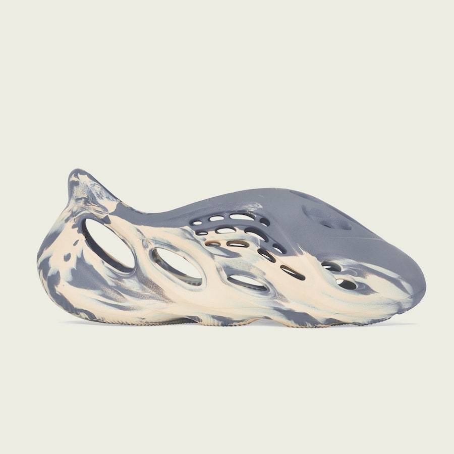 アディダス＋カニエ・ウェストから、新モデル「YZY フォーム ランナー」発売！（GQ JAPAN） - Yahoo!ニュース