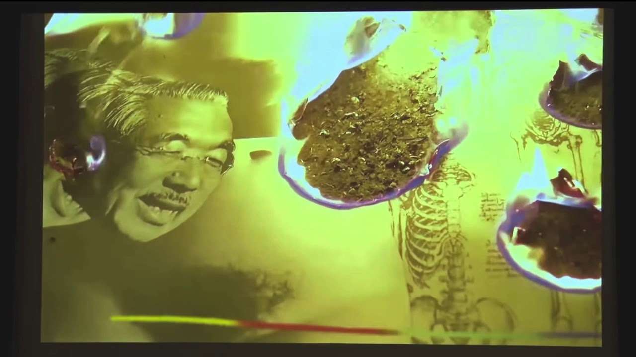 あいちトリエンナーレ 「表現の不自由展」 昭和天皇の肖像をバーナーで焼く映像 全編 - YouTube