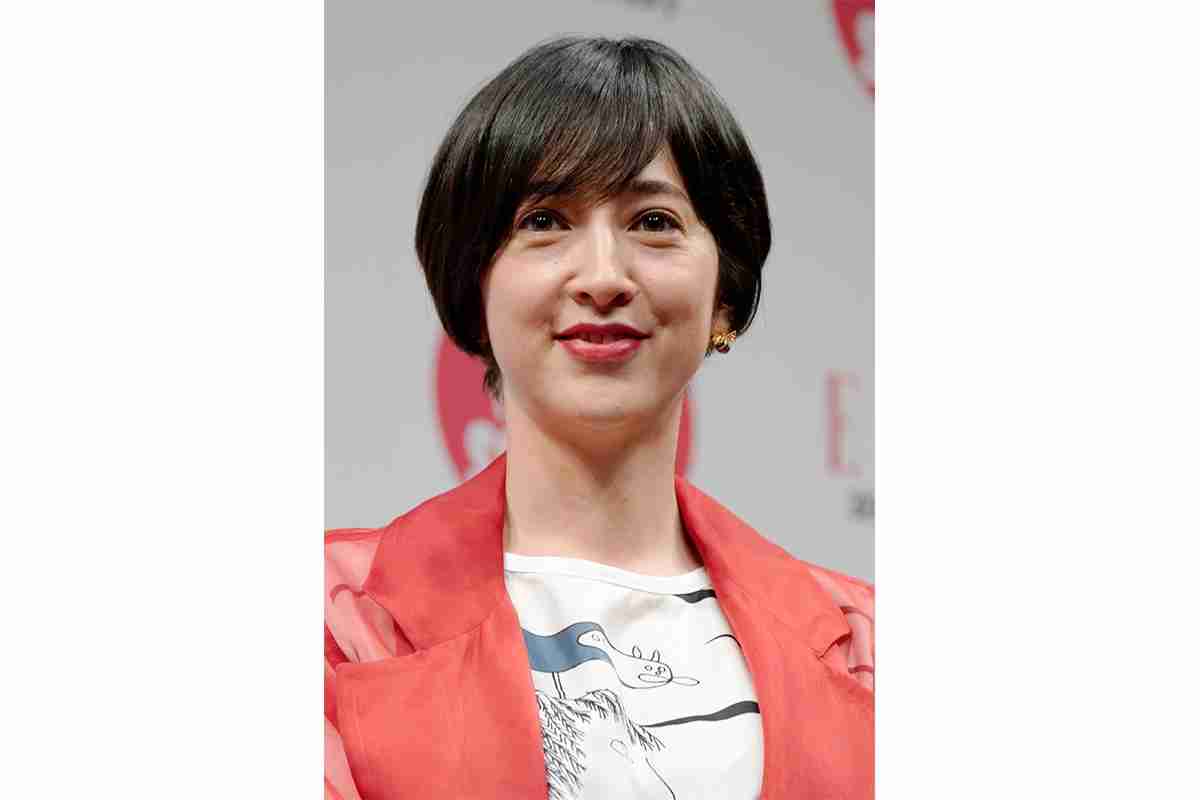滝川クリステル　1歳愛息の逆さヨガにインストラクター「危険です」｜NEWSポストセブン