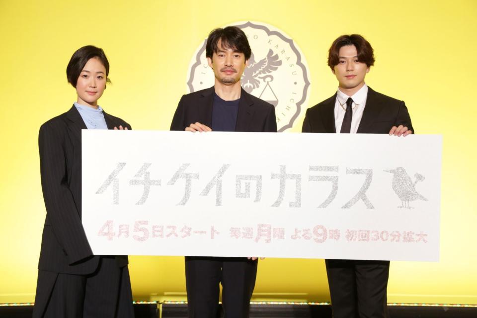 竹野内豊、初共演の新田真剣佑と20年ぶりの再会！過去に現場で…