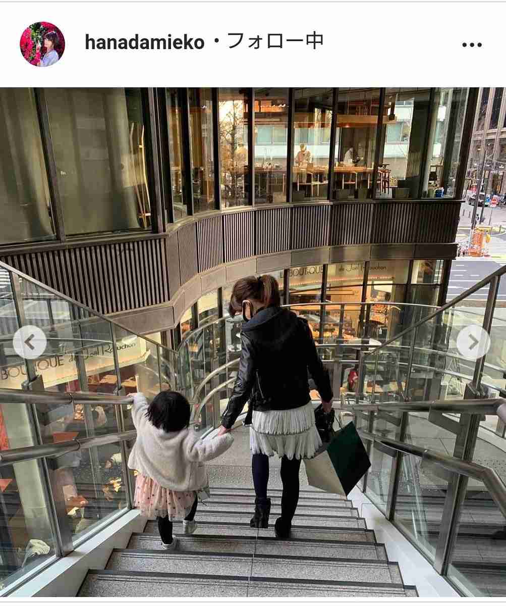 花田美恵子、ポニテ＆ミニスカ姿で幼い子の手を引く姿「ママにしか見えない」「ほそっ！」「永遠の姫」