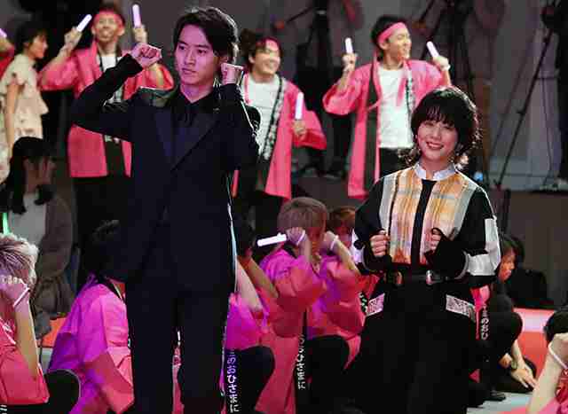高畑充希、“美文字”直筆で主演ミュージカル初日に意気込み「字が上手い」と反響