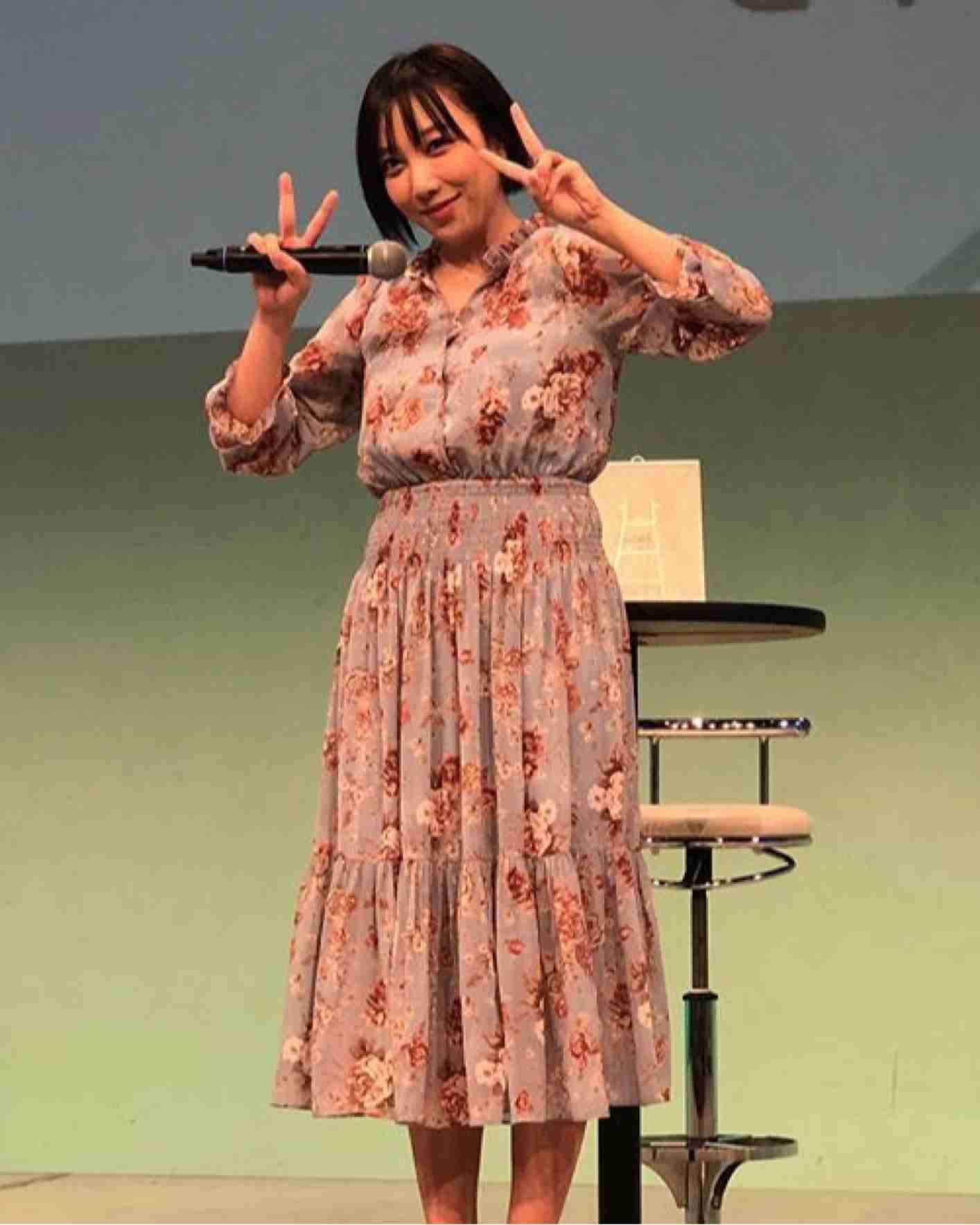女優の舞台挨拶衣装を貼るトピPart4