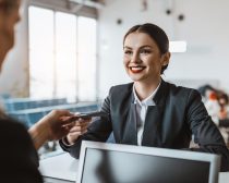 “太ってはいけない”空港スタッフ女性の苦労「制服のサイズ交換もNGだった」 - Peachy - ライブドアニュース