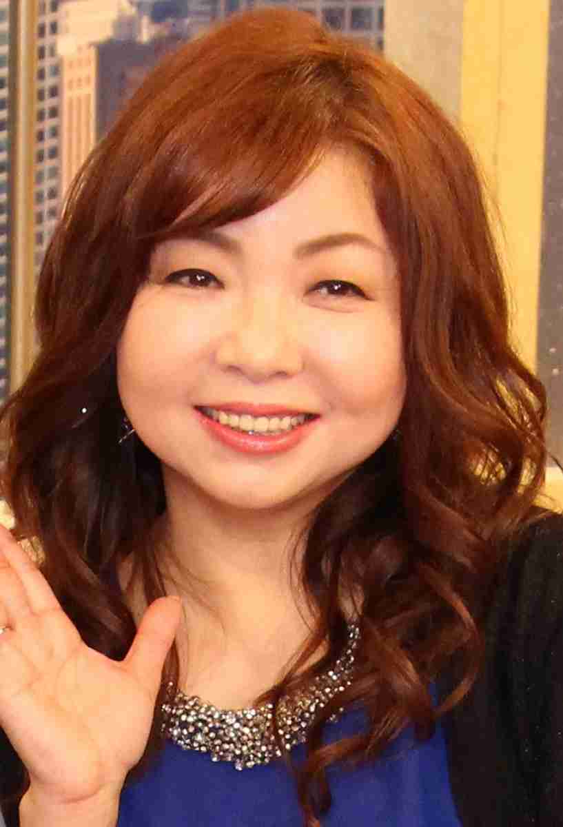 「最近痩せました」ハイヒール・モモコ、ミニスカ＆ニーハイで“絶対領域”を披露