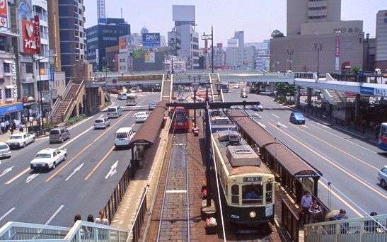 ホテルで密会、泊まりがけの旅行にも…女性警部47歳が男性記者29歳に“情報漏洩”「彼が記事を書くのが嬉しかった」 | 文春オンライン