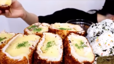 大食いYouTuber、食べたものを吐き出す姿が映り込み、実は食べていなかったと判明 | YouTubeニュース | ユーチュラ