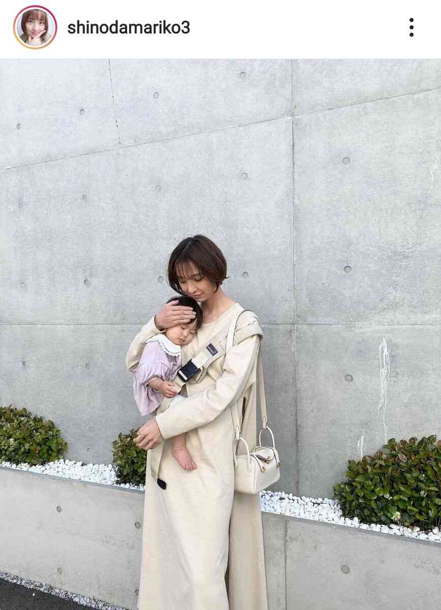 篠田麻里子、1歳長女との親子ショット公開　ワンショルダー抱っこ紐に反響