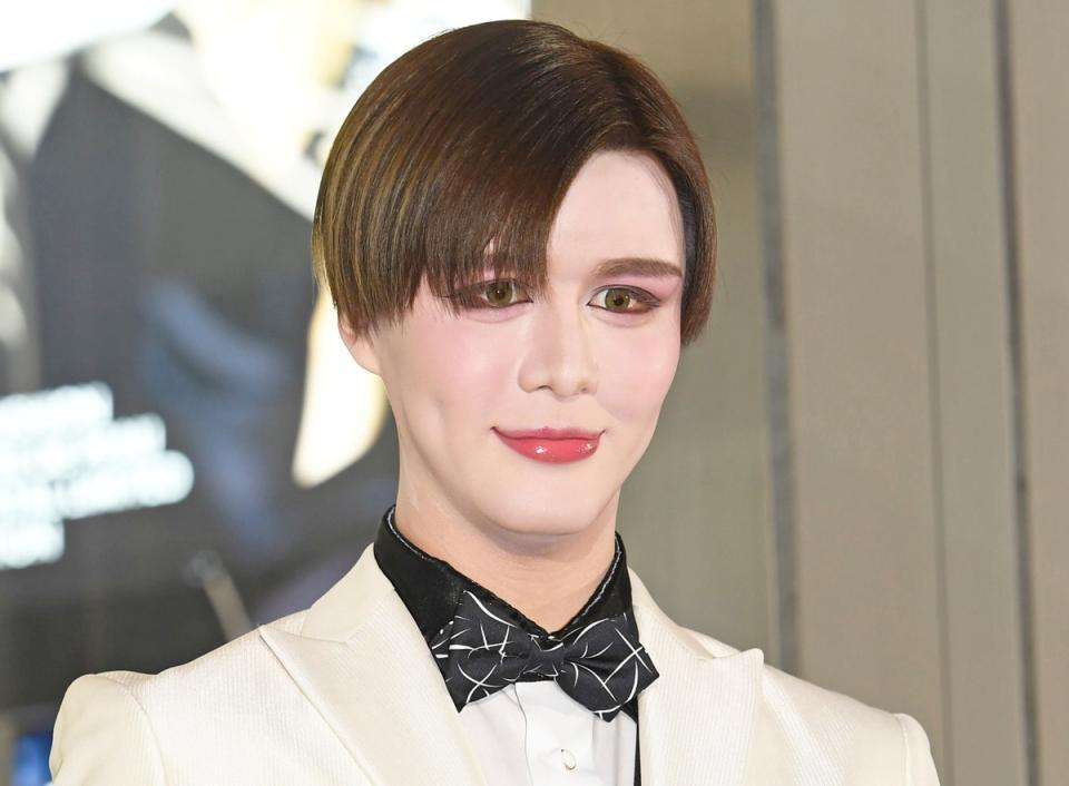 Matt　超絶キラキラ美ネイルに「宝石みたいな手」クリームは何？
