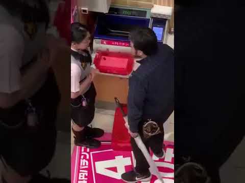恫喝されるパチンコ屋の店員 - YouTube